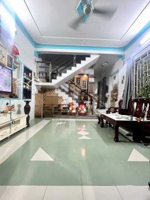 (44b) bán nhà kề tỉnh lộ 10, 5x20, 2 tầng, 2 mặt tiền, đường 5m, chỉ nhình 6 tỷ