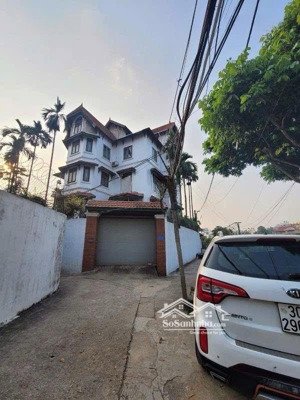 bán biệt thự đẳng cấp tây hồ - mặt hồ quảng bá - lô góc - ô tô vào nhà - có bể bơi - sân vườn