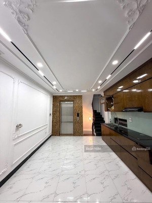 nhà riêng kim mã thượng, ba đình, thang máy, 1 bước ra ô tô, 2 thoáng, diện tích 36m, 6 tầng, có tl