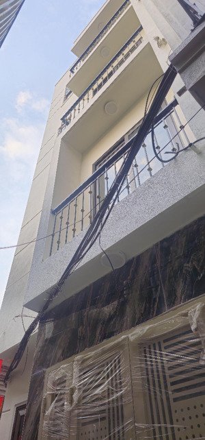 7,5 tỷ nhà xây mới đẹp long lanh, lô góc, sân rộng, ngõ trước nhà to rộng, thông sang times city.