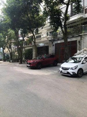 10.1 tỷ-nhà 5 tầng siêu đẹp-thang máy-ô tô tránh-kinh doanh-giảng võ, ba đình