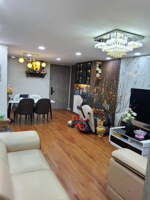 bán căn hộ 2 ngủ 2 vệ sinh , 71m2 chung cư rừng cọ ecopark - nội thất chỉn chu, có hỗ trợ vay