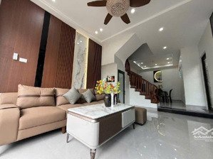 bán nhà nguyễn cơ thạch ,nam từ liêm lô góc hai mặt thoáng ,ngõ thông ô tô vào nhà,gần hàm nghi