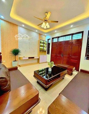 bán nhà mai dịch ,cầu giấy ,ô tô vào nhà gần hồ tùng mậu tiện ích đầy đủ khu dân trí cao