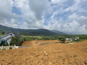 - đất yên xuân - hà nội
- dt 2000m /200m đất ở
- bám đường bê tông to oto tránh - cách tỉnh lộ 446