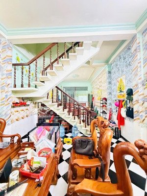 gấp định cư 9.8 tỷ giảm về 8.7 tỷ - bán nhanh nhà 3 tầng 80m2 - p. 17 ngay đh kinh tế giáp q. 1