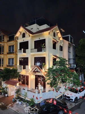 biệt thự mỹ đình,lô góc mt:23m , 143m2,giá:40,8tỷ, ô tô dừng đỗ ngày đêm , kinh doanh đỉnh.