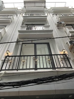 bán nhà trương định 15m ra phố ngõ 2.5m nhà đẹp 38m- 5 tầng giá chỉ 8.8 tỷ