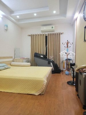 hiếm nhanh mới còn nhà 5 tầng 3 pn, 4 wc, đẹp ở luôn.