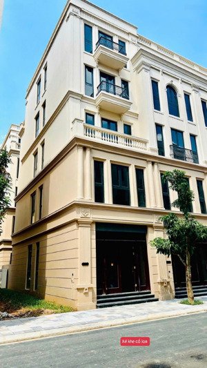 cần tiền bán gấp xẻ khe đông nam ngôi sao sát chung cư giá 23,5 tỷ