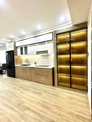 cần bán căn hộ 3 phòng ngủ full lung linh. chung cư định công, hoàng mai