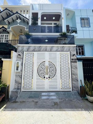 bán nhà mới-hẻm xe hơi 6m-đường huỳnh tấn phát-nhà bè.(cách phú mỹ hưng 5p)