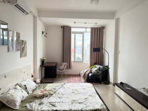 cho thuê phòng trọ giá rẻ q10-28m2-cửa sổ trời to và thoáng- gần đh kinh tế ueh-gần vxoay dân chủ