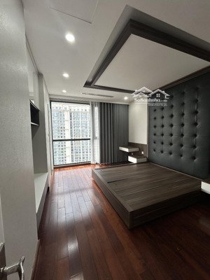 bán căn vip r6 - 4 phòng ngủ sáng