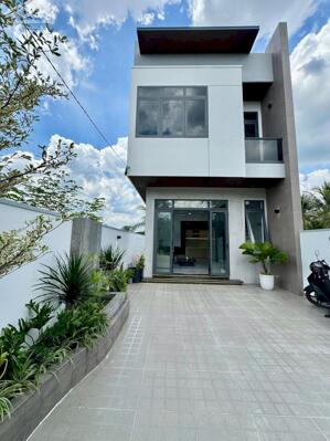 bán gấp nhà lầu để trả nợ ngân hàng gần ngay trạm xăng dầu Đức Hưng