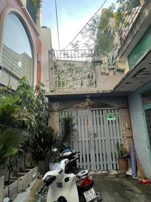 nhà trung tâm phường 7, 50.4m2 + 3 phòng ngủ giá 4tỷx