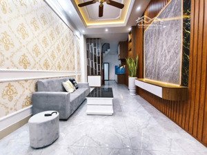 giá sốc! bán nhà đội cấn, gần phố, ngõ ba gác, dt khủng, có sân để xe riêng, full nt, 4pn, 4t