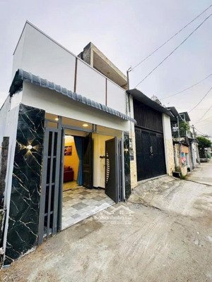 nhà thầy chủ nhiệm em kẹt tiền cần bán gấp 47m2, 2 phòng ngủ mới sửa lại như mới sổ sẵn hoàn công