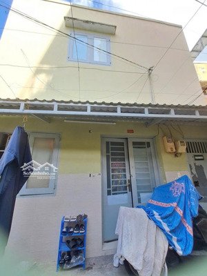 bán nhà hẻm 687 lạc long quân diện tích 6.17x9m. đúc 1 lầu kiên cố