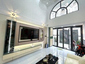 nhà xây mới 62m2, 4 tầng, nội thất đẹp