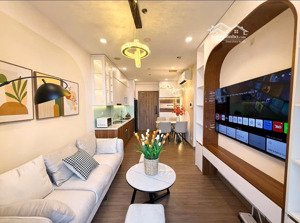 cần bán căn 2pn 1wc 52m2 đủ đồ đẹp toà s3 sky oasis ecopark.hl ạ