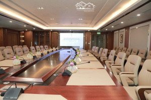 toà văn phòng mặt phố đống đa - vỉa hè 10m - 2 hầm 2 thang máy - dòng tiền gần 1 tỷ/tháng