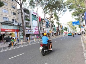 chỉ 132 triệu/m2 nhà 2 mặt tiền đường số 46, thảo điền. dt 627.2m2. xd: hầm 6 tầng. duy