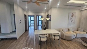 mời thuê căn hộ 3pn 2wc 88m2 đủ đồ view hồ thiên nga toà r3 onsen .hl ạ