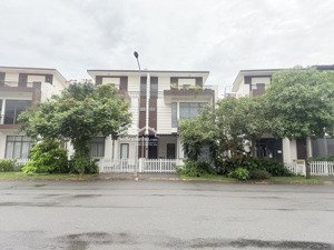 cần bán biệt thự 8x15m -trục chính đường 18m sổ hoàn công đầy đủ 3,6 tỷ 