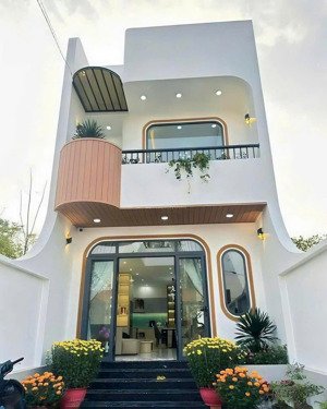 nhà trệt lầu gần hoàn thiện full thổ cư có hoàn công giá chỉ 1 tỷ 990 gần cầu tân triều