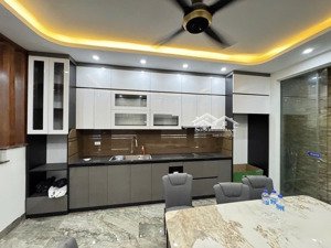 ngôi nhà 5 tầng gần cầu chương dương-long biên bình yên bên sông hồng, ô tô vào nhà. giá 10.2 tỷ