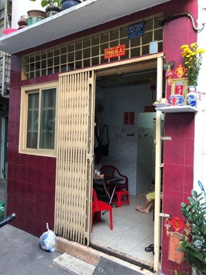 bán nhà riêng tại hồ thị kỷ, 2,35 tỷ, 12 m2, 2pn, 1wc, đẹp, nhiều tiện ích, chính chủ