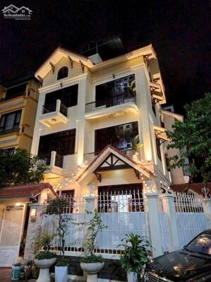 (LÔ GÓC) Bán biệt thự KDT Mễ Trì Hạ 150mx4T oto tránh vỉa hè KD VP hơn 40 tỷ khu vip sổ vuông MT 22m