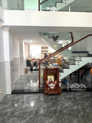 trệt lửng 2 lầu sân thượng 4x16m có 4pn 3wc hẻm xe hơi gần emart phan văn trị p5 gv