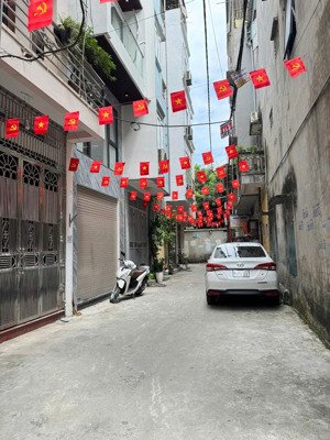 siêu rẻ .bán nhà dân xây 55m ngọc lâm, mặt ngõ thông ô tô nhỉnh 11t