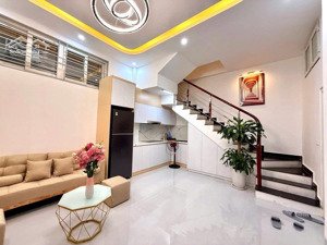 rẻ đẹp bán nhanh! thái thịnh, nhà đẹp 5 tầng ở ngay, 2 thoáng trước sau, gần ô tô, sân để xe riêng