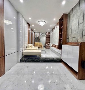 bán nhà nguyễn sơn, 42m,4ngur, phun nội thất,gần ô tô tránh,chỉ 8 xty