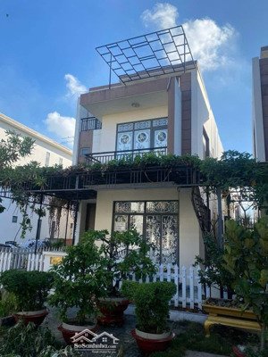 bán gấp biệt thự trần anh,view sông đã hoàn hiện,112m2.giá 3tỷ650. sổ hoàn công, trung tâm bến lức.