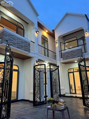 NHÀ ĐẸP PHẠM VĂN ĐỒNG - KHU VỰC " LẠI THẾ " 