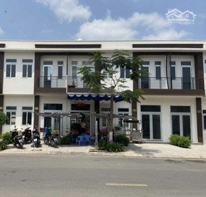 cần bán gấp nhà phố 1 trệt 1 lầu giá 1,5 tỷ ,shr, sang tên công chứng ngay