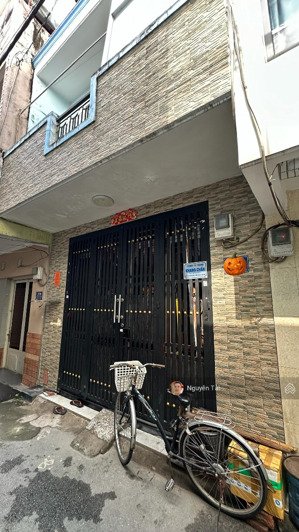 bán gấp nhà riêng hoà bình, tân phú, 40m2, 2 tầng đúc mới, hẻm xe hơi, nhỉnh 4 tỷ xíu.