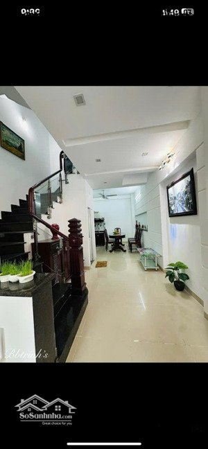 chính chủ. nhà 1 trệt 2 lầu sân thượng . hẻm 318 thống nhất. p16. gần ỷ ban . dt 4 x 11 giá 5.9 ty