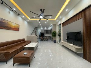 bán nhà 3 tầng siêu đẹp nam hòa xuân, đà nẵng lh 093.915.168