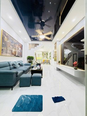 bán nhà trung tâm đống đa 40m2, 4 tầng ngõ nông gần phố mặt tiền rộng