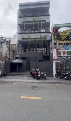 70 tỷ ! có ngay dòng tiền 2 tỷ/năm sở hữu mặt tiền bùi viện q1 có bề ngang hiếm 7m dài 16m nở hậu