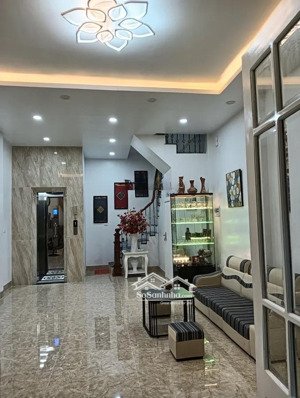 bán nhà đường láng- nhà đẹp -ngõ thông-thang máy-45m nhỉnh 13 tỷ