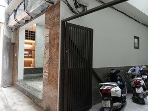 bán nhà hoàng hoa thám, ba đình - dt 30m2, mt 4.6m - thang máy - lô góc - full nội thất - ở sướng