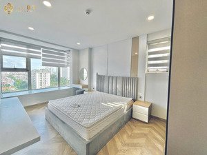 m8 midtown phú mỹ hưng view đông nam, có ô xe, tầng cao