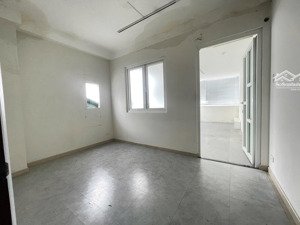 cho thuê căn hộ 2pn1wc 100m2 ban công cửa sổ trời thang máy thoáng mát ngay điện biên phủ quận 10