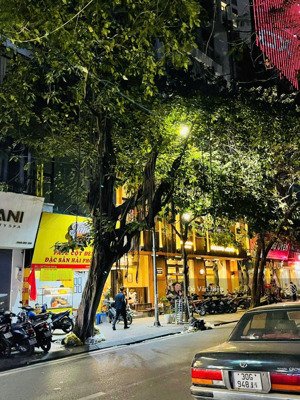 cho thuê nhà mặt phố nguyễn tuân 250m mặt tiền 6m giá thuê 60tr , lh em điện xem nhà ngay kẻo lỡ mb